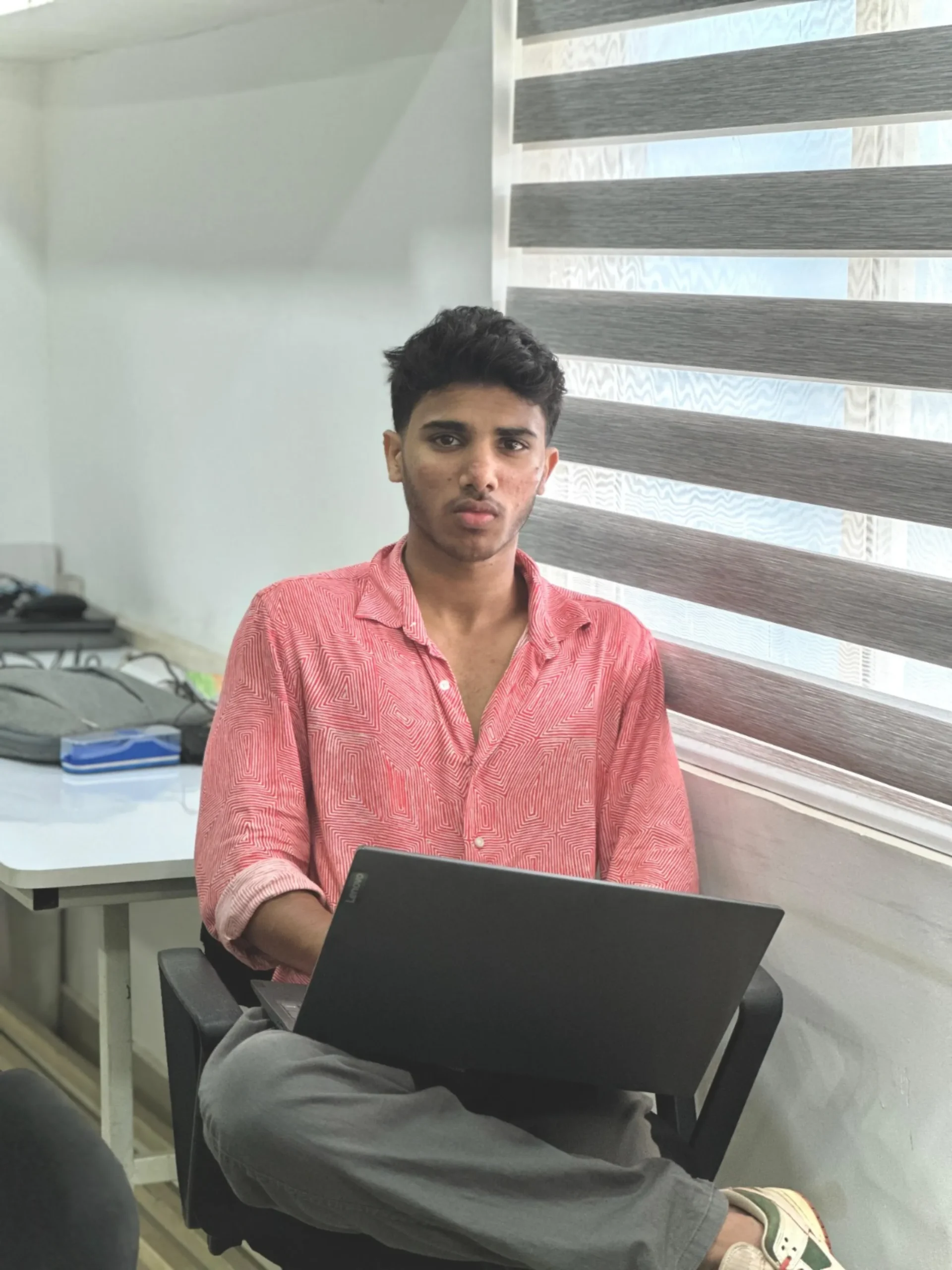 Abdul Muhsin giving a testimonial praising his classmate Abdul Kais as a future SEO expert and talented digital marketer in Kerala.