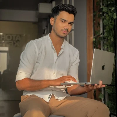 Sir giving a testimonial praising Abdul Kais as an outstanding student at IOD.