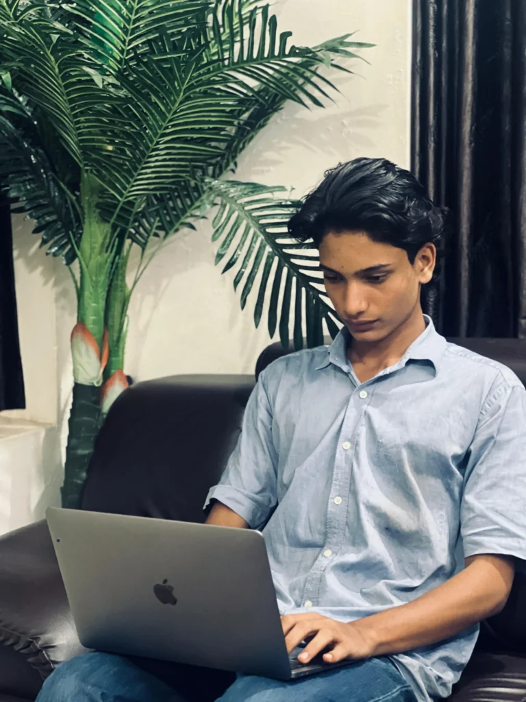 Abdul Kais working on SEO project for a Kerala business Best Freelance Digital Marketer In Kasaragod